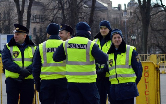 Policija: Gadā Latvijā aizturam ap 300 organizētās noziedzības grupas