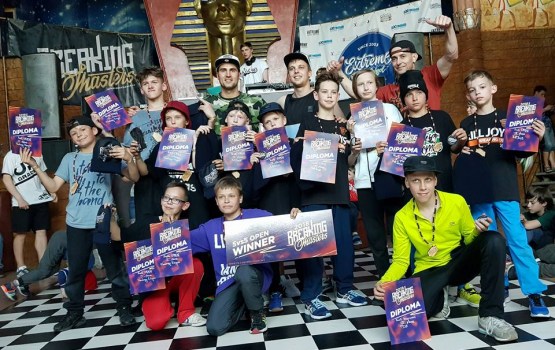 "FACTORY KINGZ" uzvarēja starptautiskajā breika deju turnīrā "BREAKING MASTERS 2018"