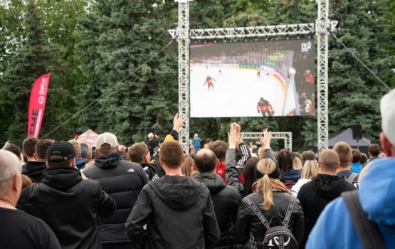 Lielais ekrāns Vienības laukumā: nāc skatīties hokeja čempionāta spēles!
