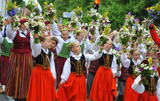 XIII Latvijas Skolu jaunatnes dziesmu un deju svētkos piedalīsies vairāk nekā 37500 dalībnieku
