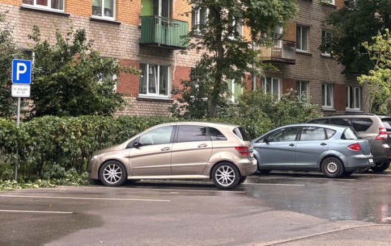 Par automašīnu stāvēšanas atļauju izniegšanas kārtību lemj dzīvokļu īpašnieki