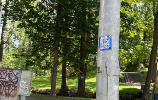 Ērta shēma: Aiz uzlīmēm ar QR kodiem var slēpties narkotiku tirgotāji