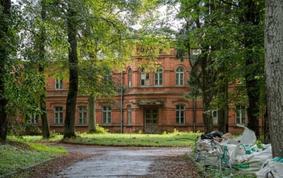 Pie bijušās Mežciema sanatorijas turpinās parka labiekārtošana