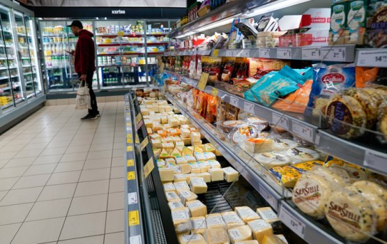Pārtikas cenas strauji aug: latvieši stāsta, cik dārgi izmaksā paēst