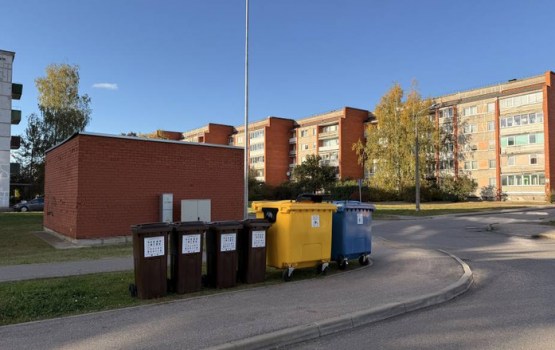 Daugavpilī izvieto jaunus konteinerus šķirotajiem atkritumiem