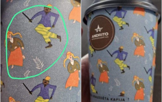 Tautumeita, tumšādains vīrietis un koks: kādu vēstījumu nes lidostas kafija?