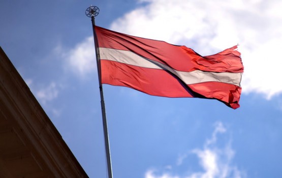 Rīt uz ēkām jāizkar valsts karogi