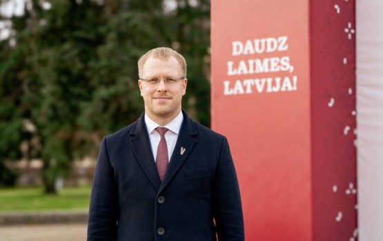 Andrejs Elksniņš: Sirsnīgi sveicu Jūs Latvijas Republikas proklamēšanas 107. gadadienā!