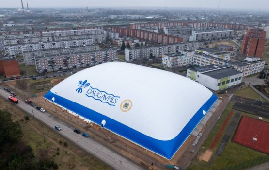 BVKB un akustikas inženieri: piepūšamās futbola halles kupola troksnis atbilst normatīviem