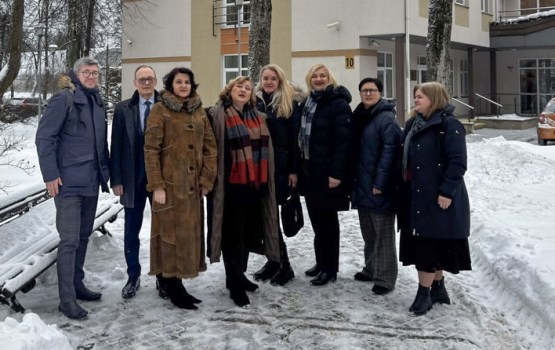 Veselības ministrijas un NPVC pārstāvji Daugavpilī atbild uz darbinieku jautājumiem par plānoto psihiatrisko slimnīcu reorganizāciju