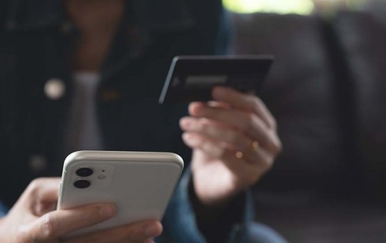 Telefonkrāpnieki uzdodas par VSAA darbiniekiem – vilinot ar “pensiju pārrēķinu” izkrāpj datus