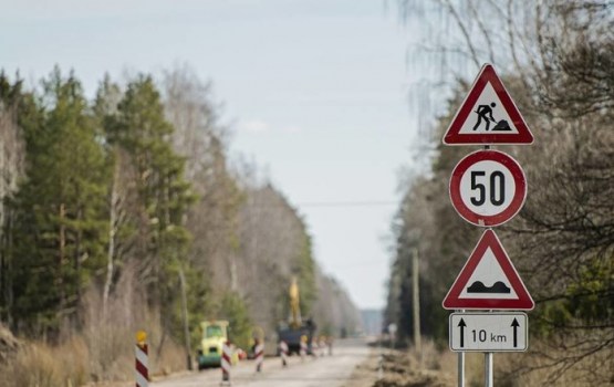 Daugavpils apkārtnē remontdarbu dēļ autovadītājiem jārēķinās ar ilgāku ceļā pavadīto laiku