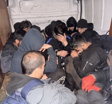 Augšdaugavas novadā aizturēts Francijas pilsonis par nelegālo migrantu pārvadāšanu