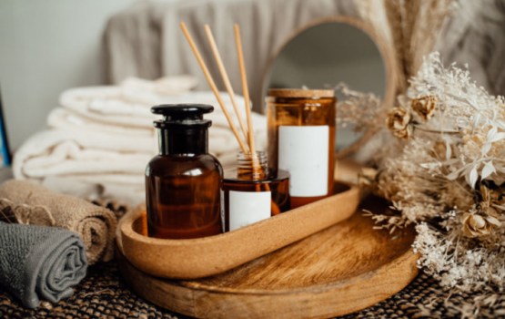 Vaniļu nomaina tēja – šīs vasaras neparastākā tendence mājas aromātiem