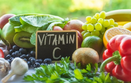 Kā vislabāk uzņemt C vitamīnu? Farmaceite skaidro biežākās kļūdas