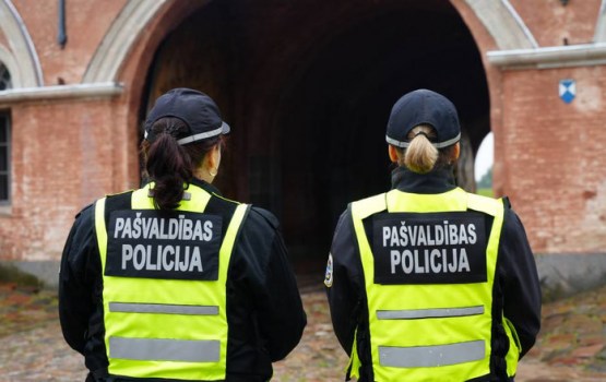 Daugavpils Pašvaldības policija skolās turpina preventīvo darbu ar bērniem un jauniešiem