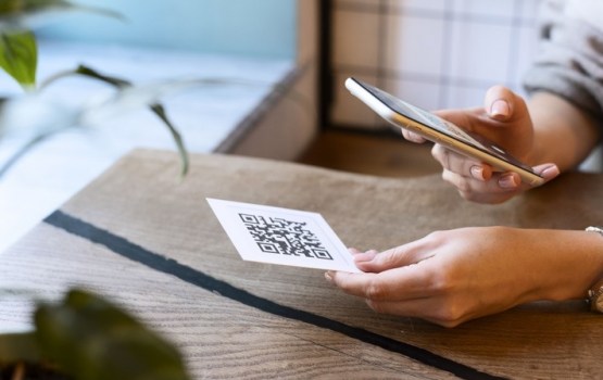 Uzmanību, skenējot QR kodus: krāpnieki atraduši jaunu veidu, kā izkrāpt naudu