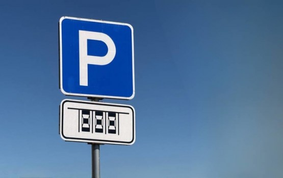 Bezmaksas autostāvvietas elektromobiļiem Daugavpilī: kas jāzina autovadītājiem