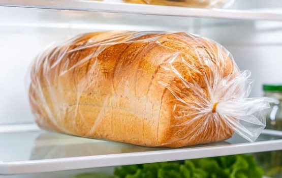 Kāpēc maize ledusskapī kļūst cieta ātrāk? Daudzi pieļauj šo uzglabāšanas kļūdu