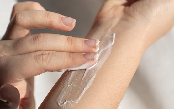 Apkures sezona var ietekmēt ādas stāvokli: dermatologi iesaka mainīt dažus ikdienas paradumus