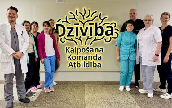 Daugavpils reģionālās slimnīcas kardiologi pirmo reizi veikuši operāciju ar īpašu asinsrites atbalsta ierīci