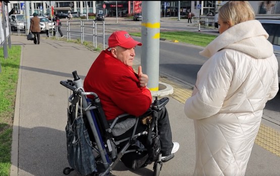Daugavpils kļūst pieejamāka cilvēkiem ar invaliditāti, taču pilsētā joprojām ir šķēršļi
